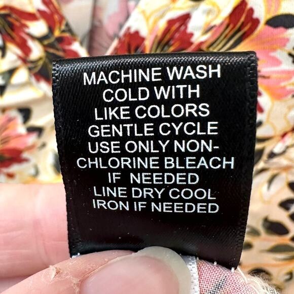 TORRID | Yellow Floral Blouse Plus Size Button Front Boho V-Neck Tunic Top | 4X - Picture 7 of 7